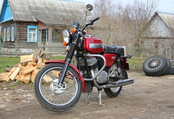 Белорус продает «Яву» за 1 500 долларов по курсу Белорус продает «Яву» за 1 500 долларов по курсу