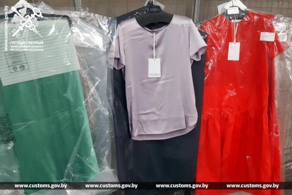 Брестские таможенники пресекли попытку незаконного перемещения крупной партии одежды Брестские таможенники пресекли попытку незаконного перемещения крупной партии одежды
