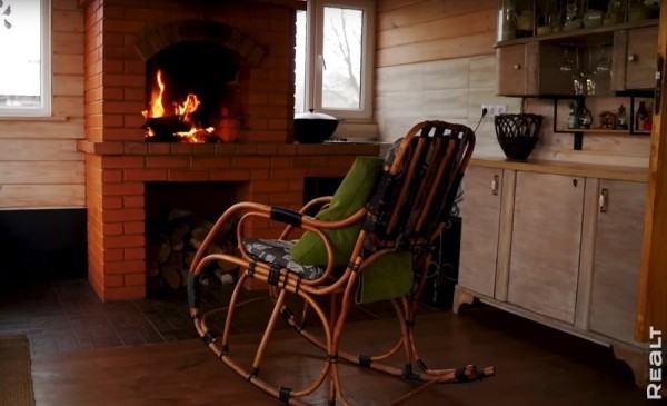 Две веранды и пять печей. Семья отремонтировала родительский дом в Брестской области и превратила его в уютную усадьбу Две веранды и пять печей. Семья отремонтировала родительский дом в Брестской области и превратила его в уютную усадьбу