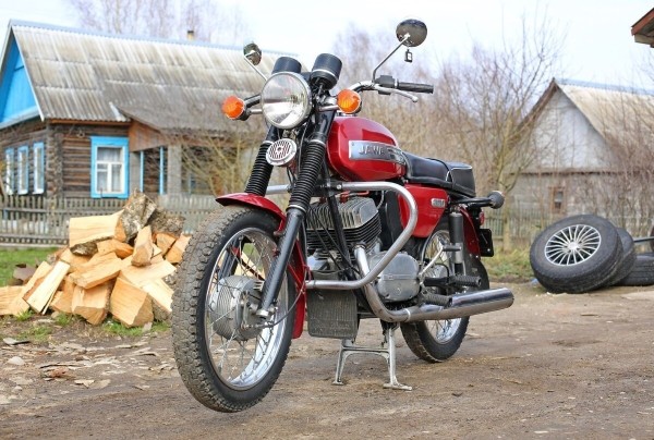 Белорус продает «Яву» за 1 500 долларов по курсу Белорус продает «Яву» за 1 500 долларов по курсу