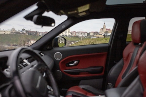 «Купила за $7 800, продала — за $12 500». Белоруска о том, как пересесть на престижный Range Rover