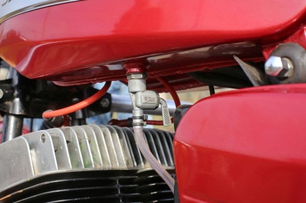 Белорус продает «Яву» за 1 500 долларов по курсу Белорус продает «Яву» за 1 500 долларов по курсу