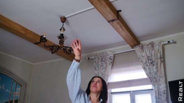 Две веранды и пять печей. Семья отремонтировала родительский дом в Брестской области и превратила его в уютную усадьбу Две веранды и пять печей. Семья отремонтировала родительский дом в Брестской области и превратила его в уютную усадьбу