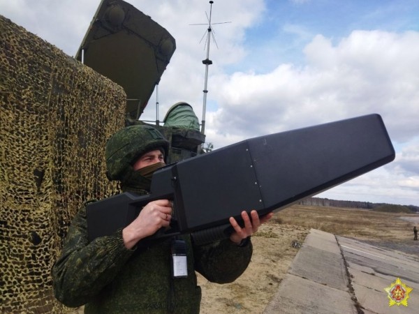 На полигоне Брестский проходит тактическое учение с зенитным ракетным дивизионом На полигоне Брестский проходит тактическое учение с зенитным ракетным дивизионом