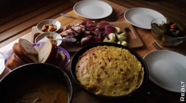 Две веранды и пять печей. Семья отремонтировала родительский дом в Брестской области и превратила его в уютную усадьбу Две веранды и пять печей. Семья отремонтировала родительский дом в Брестской области и превратила его в уютную усадьбу