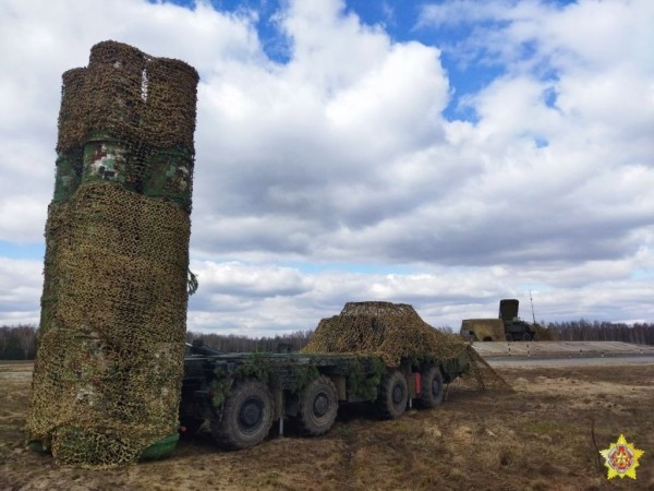 На полигоне Брестский проходит тактическое учение с зенитным ракетным дивизионом На полигоне Брестский проходит тактическое учение с зенитным ракетным дивизионом