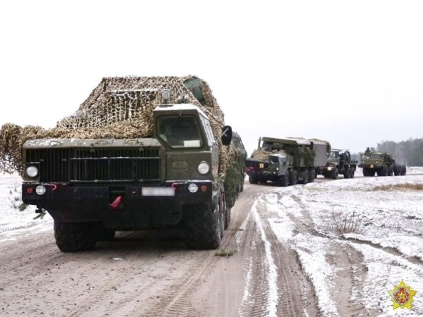 На полигоне Брестский проходит тактическое учение с зенитным ракетным дивизионом На полигоне Брестский проходит тактическое учение с зенитным ракетным дивизионом