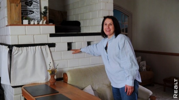 Две веранды и пять печей. Семья отремонтировала родительский дом в Брестской области и превратила его в уютную усадьбу Две веранды и пять печей. Семья отремонтировала родительский дом в Брестской области и превратила его в уютную усадьбу