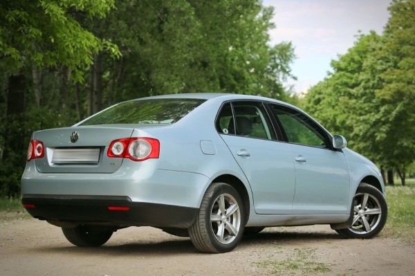 «Брал новым у дилера в 2009 году». Белорус показал VW Jetta 1.9 TDI, который до сих пор обслуживает у «официалов» «Брал новым у дилера в 2009 году». Белорус показал VW Jetta 1.9 TDI, который до сих пор обслуживает у «официалов»
