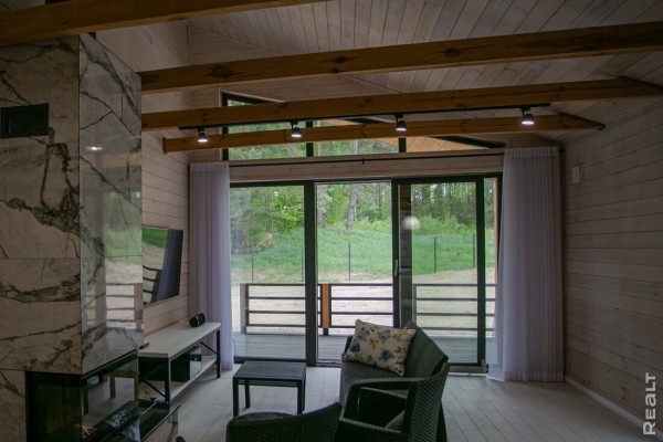 570 долларов за квадрат. Как выглядит и как устроен дом, построенный всего за 4 месяца 570 долларов за квадрат. Как выглядит и как устроен дом, построенный всего за 4 месяца