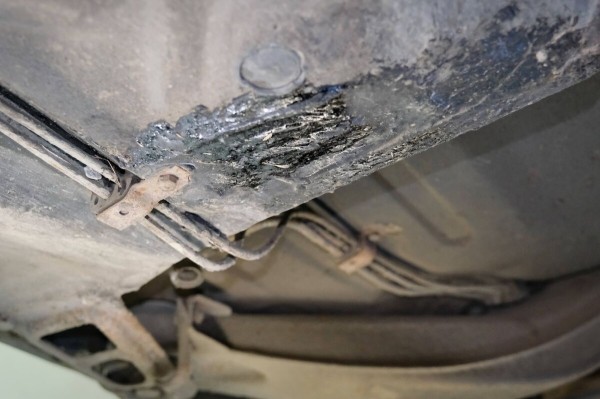 Mercedes-Benz W123 в руках студента: не хватает пятой передачи, зато есть рабочая гидроподвеска Mercedes-Benz W123 в руках студента: не хватает пятой передачи, зато есть рабочая гидроподвеска