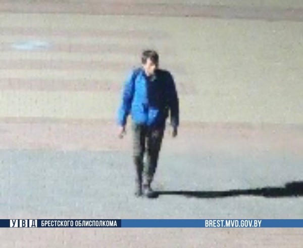 В Бресте милиция ищет мужчину, который находился около магазина на ул. Я.Купалы В Бресте милиция ищет мужчину, который находился около магазина на ул. Я.Купалы
