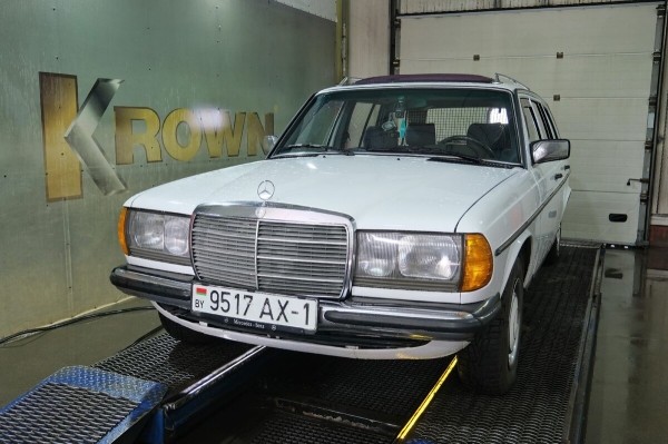 Mercedes-Benz W123 в руках студента: не хватает пятой передачи, зато есть рабочая гидроподвеска Mercedes-Benz W123 в руках студента: не хватает пятой передачи, зато есть рабочая гидроподвеска