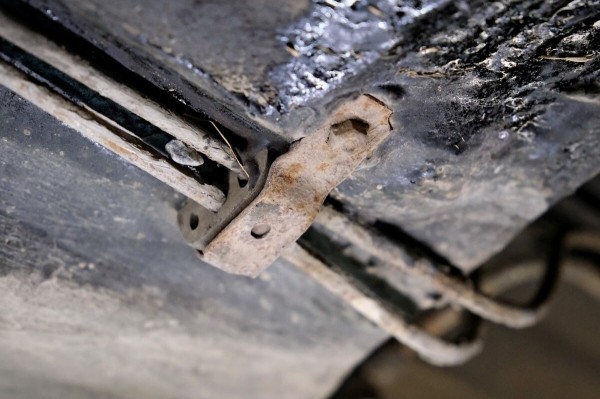 Mercedes-Benz W123 в руках студента: не хватает пятой передачи, зато есть рабочая гидроподвеска Mercedes-Benz W123 в руках студента: не хватает пятой передачи, зато есть рабочая гидроподвеска