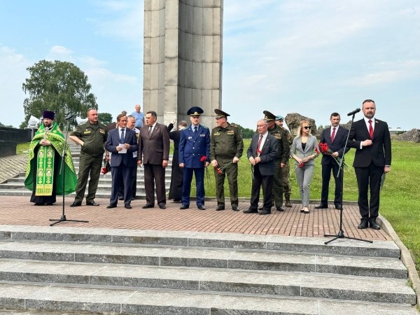 В Брестской крепости перезахоронили останки защитников легендарной цитадели над Бугом В Брестской крепости перезахоронили останки защитников легендарной цитадели над Бугом