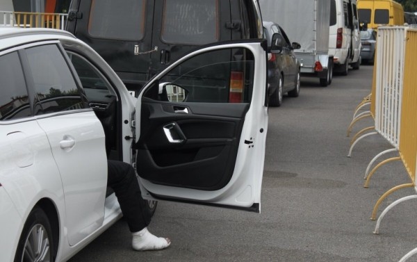 «Одни по 20 часов стоят, другие за ночь $500 делают». Репортаж из пункта пропуска «Брест — Тересполь» «Одни по 20 часов стоят, другие за ночь $500 делают». Репортаж из пункта пропуска «Брест — Тересполь»