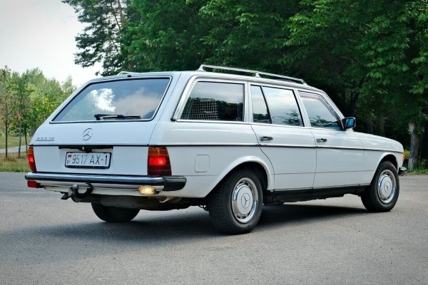 Mercedes-Benz W123 в руках студента: не хватает пятой передачи, зато есть рабочая гидроподвеска Mercedes-Benz W123 в руках студента: не хватает пятой передачи, зато есть рабочая гидроподвеска