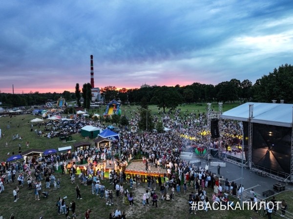 Праздник к 45-летию Ленинского района. Смотрите, как сегодня гулял Брест Праздник к 45-летию Ленинского района. Смотрите, как сегодня гулял Брест