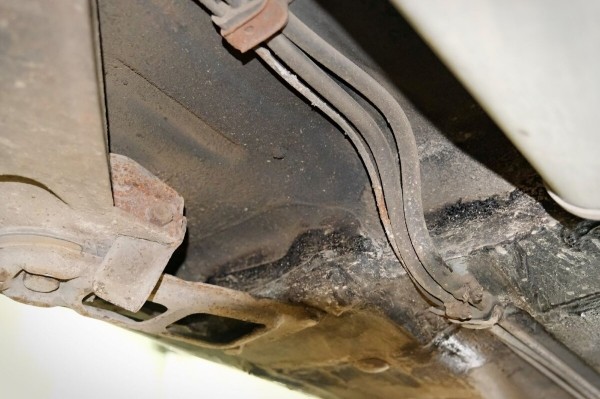 Mercedes-Benz W123 в руках студента: не хватает пятой передачи, зато есть рабочая гидроподвеска Mercedes-Benz W123 в руках студента: не хватает пятой передачи, зато есть рабочая гидроподвеска