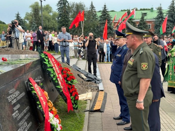 В Брестской крепости перезахоронили останки защитников легендарной цитадели над Бугом В Брестской крепости перезахоронили останки защитников легендарной цитадели над Бугом