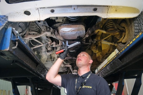 Mercedes-Benz W123 в руках студента: не хватает пятой передачи, зато есть рабочая гидроподвеска Mercedes-Benz W123 в руках студента: не хватает пятой передачи, зато есть рабочая гидроподвеска