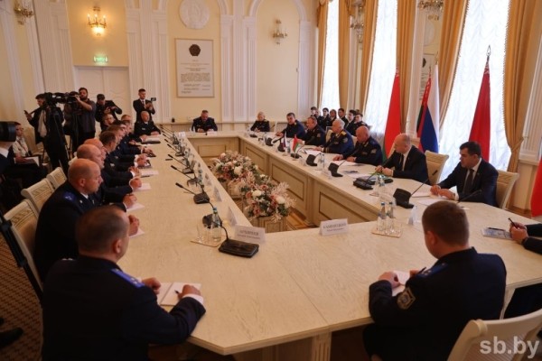 В Бресте состоялось совместное заседание коллегий следственных комитетов Беларуси и России В Бресте состоялось совместное заседание коллегий следственных комитетов Беларуси и России