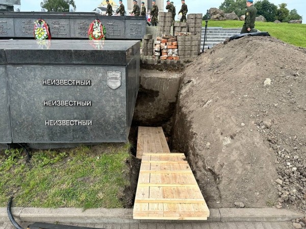В Брестской крепости перезахоронили останки защитников легендарной цитадели над Бугом В Брестской крепости перезахоронили останки защитников легендарной цитадели над Бугом