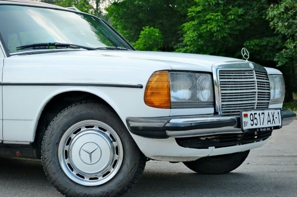 Mercedes-Benz W123 в руках студента: не хватает пятой передачи, зато есть рабочая гидроподвеска Mercedes-Benz W123 в руках студента: не хватает пятой передачи, зато есть рабочая гидроподвеска
