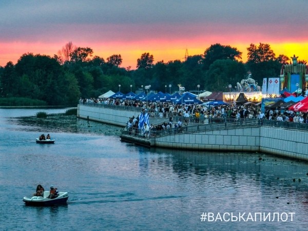 Праздник к 45-летию Ленинского района. Смотрите, как сегодня гулял Брест Праздник к 45-летию Ленинского района. Смотрите, как сегодня гулял Брест