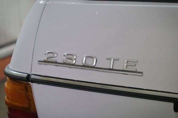 Mercedes-Benz W123 в руках студента: не хватает пятой передачи, зато есть рабочая гидроподвеска Mercedes-Benz W123 в руках студента: не хватает пятой передачи, зато есть рабочая гидроподвеска