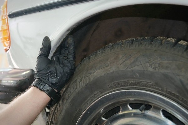 Mercedes-Benz W123 в руках студента: не хватает пятой передачи, зато есть рабочая гидроподвеска Mercedes-Benz W123 в руках студента: не хватает пятой передачи, зато есть рабочая гидроподвеска