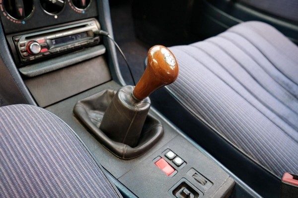 Mercedes-Benz W123 в руках студента: не хватает пятой передачи, зато есть рабочая гидроподвеска Mercedes-Benz W123 в руках студента: не хватает пятой передачи, зато есть рабочая гидроподвеска