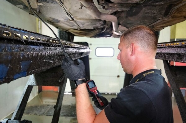 Mercedes-Benz W123 в руках студента: не хватает пятой передачи, зато есть рабочая гидроподвеска Mercedes-Benz W123 в руках студента: не хватает пятой передачи, зато есть рабочая гидроподвеска