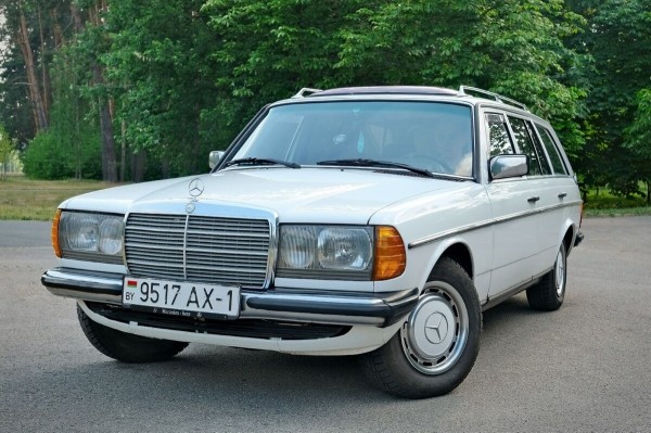 Mercedes-Benz W123 в руках студента: не хватает пятой передачи, зато есть рабочая гидроподвеска Mercedes-Benz W123 в руках студента: не хватает пятой передачи, зато есть рабочая гидроподвеска