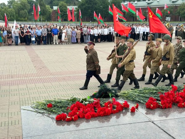 В Брестской крепости перезахоронили останки защитников легендарной цитадели над Бугом В Брестской крепости перезахоронили останки защитников легендарной цитадели над Бугом