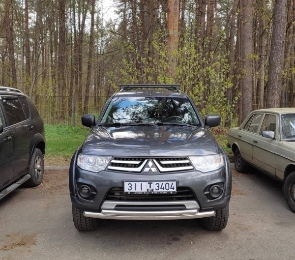 «Она стоила $16 900, но 300 долларов нам сбросили». Белорусы купили внедорожник в автохаусе — остались без денег и машины «Она стоила $16 900, но 300 долларов нам сбросили». Белорусы купили внедорожник в автохаусе — остались без денег и машины