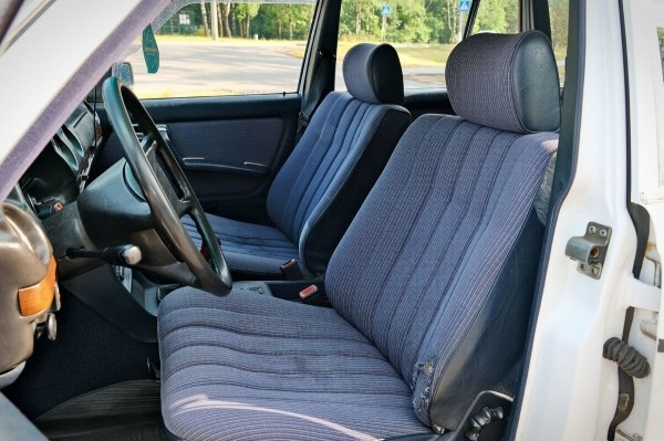 Mercedes-Benz W123 в руках студента: не хватает пятой передачи, зато есть рабочая гидроподвеска Mercedes-Benz W123 в руках студента: не хватает пятой передачи, зато есть рабочая гидроподвеска