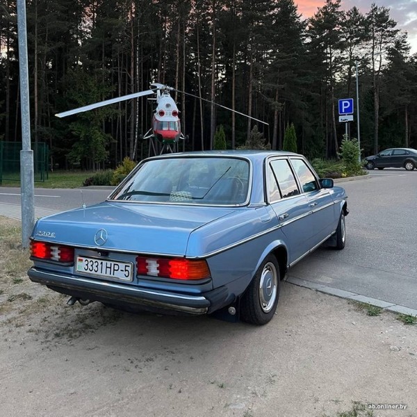 «Машинка для ценителей». Сколько стоит 40-летний Mercedes невероятного голубого цвета? «Машинка для ценителей». Сколько стоит 40-летний Mercedes невероятного голубого цвета?