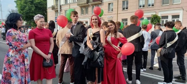 Праздник для выпускников «Алые паруса» прошел в Бресте Праздник для выпускников «Алые паруса» прошел в Бресте