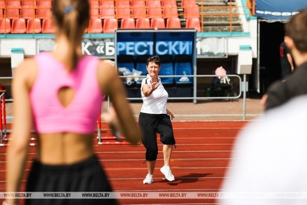 «Народная зарядка» прошла на стадионе «Брестский» «Народная зарядка» прошла на стадионе «Брестский»