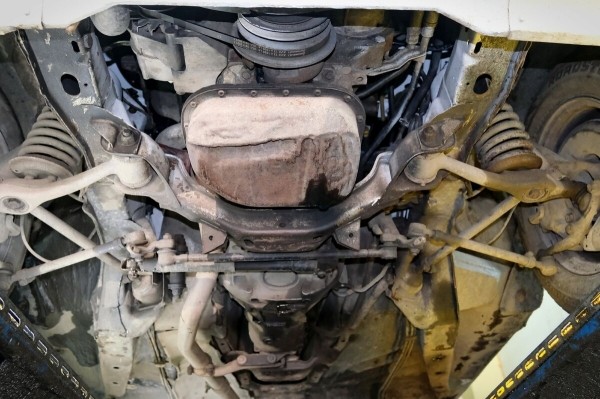 Mercedes-Benz W123 в руках студента: не хватает пятой передачи, зато есть рабочая гидроподвеска Mercedes-Benz W123 в руках студента: не хватает пятой передачи, зато есть рабочая гидроподвеска