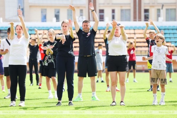 «Народная зарядка» прошла на стадионе «Брестский» «Народная зарядка» прошла на стадионе «Брестский»