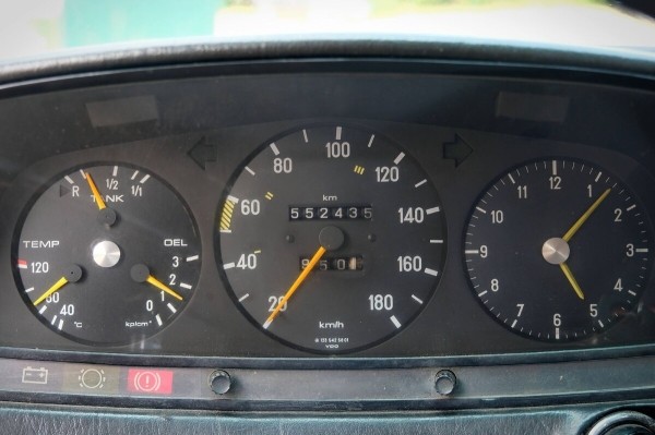 Mercedes-Benz W123 в руках студента: не хватает пятой передачи, зато есть рабочая гидроподвеска Mercedes-Benz W123 в руках студента: не хватает пятой передачи, зато есть рабочая гидроподвеска