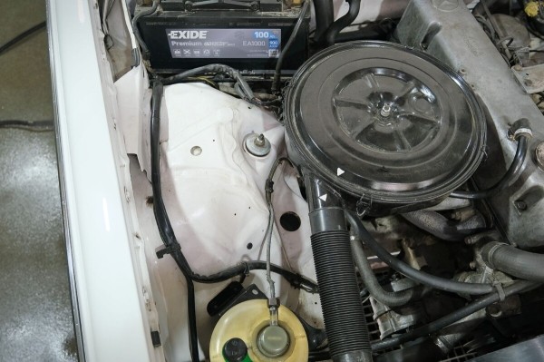 Mercedes-Benz W123 в руках студента: не хватает пятой передачи, зато есть рабочая гидроподвеска Mercedes-Benz W123 в руках студента: не хватает пятой передачи, зато есть рабочая гидроподвеска