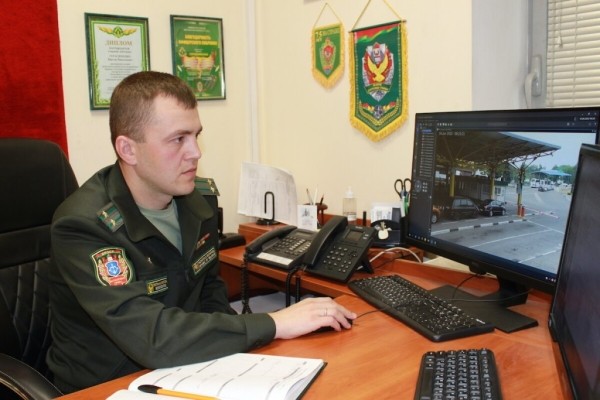 «Одни по 20 часов стоят, другие за ночь $500 делают». Репортаж из пункта пропуска «Брест — Тересполь» «Одни по 20 часов стоят, другие за ночь $500 делают». Репортаж из пункта пропуска «Брест — Тересполь»