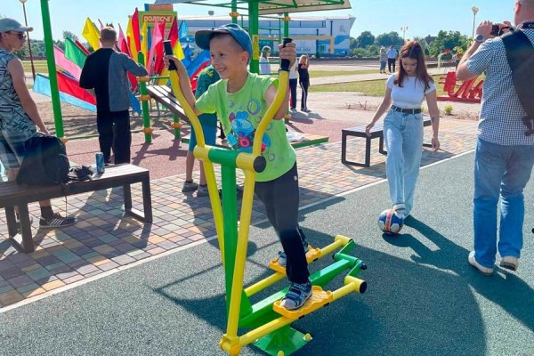 В Кобрине на набережной открыли воркаут-площадку В Кобрине на набережной открыли воркаут-площадку