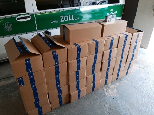 Под Магдебургом задержали белоруса с сигаретами в машине Под Магдебургом задержали белоруса с сигаретами в машине