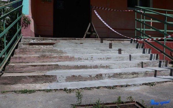 «Из дому выйти не могу». У жительницы Барановичей разрушилась лестница в подъезд «Из дому выйти не могу». У жительницы Барановичей разрушилась лестница в подъезд