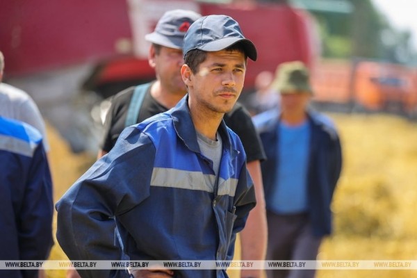 «Стараемся на деле проявлять заботу о людях», или Как в Кобринском районе начали жатву «Стараемся на деле проявлять заботу о людях», или Как в Кобринском районе начали жатву