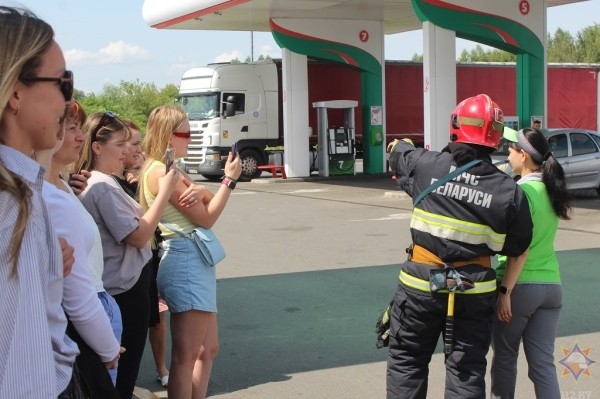 В Бресте сотрудники МЧС отработали тактико-специальное занятие «Организация тушения пожаров на АЗС» В Бресте сотрудники МЧС отработали тактико-специальное занятие «Организация тушения пожаров на АЗС»